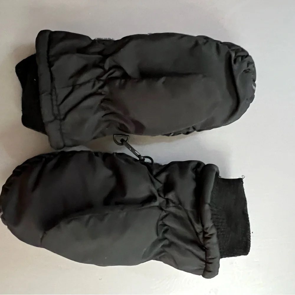 SUMMER SALE: Toddlers Mittens Black Quilted